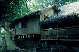 Comoros-Archipelago;-Forest;-France;-House-on-stilts;-Indian-Ocean;-Kaleidos;-Kaleidos-images;-La-parole-à-limage;-Laurent-Abad;-Mayotte;-Stories-Pictures;-Thatched-roof;-Traditional-architecture;-Veranda;-Wood